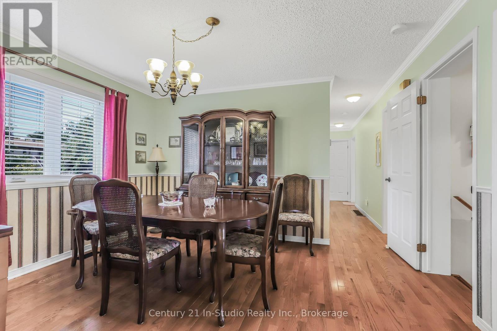 376 Parkwood Drive, Saugeen Shores, Ontario N0H 2C2 - Photo 27 - X12351345