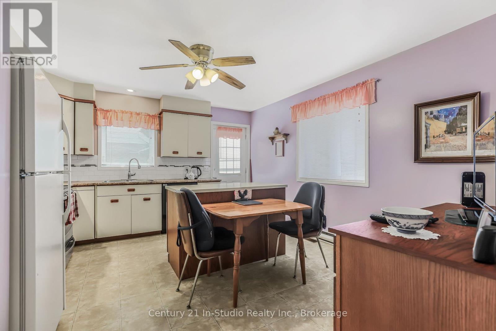 376 Parkwood Drive, Saugeen Shores, Ontario N0H 2C2 - Photo 29 - X12351345