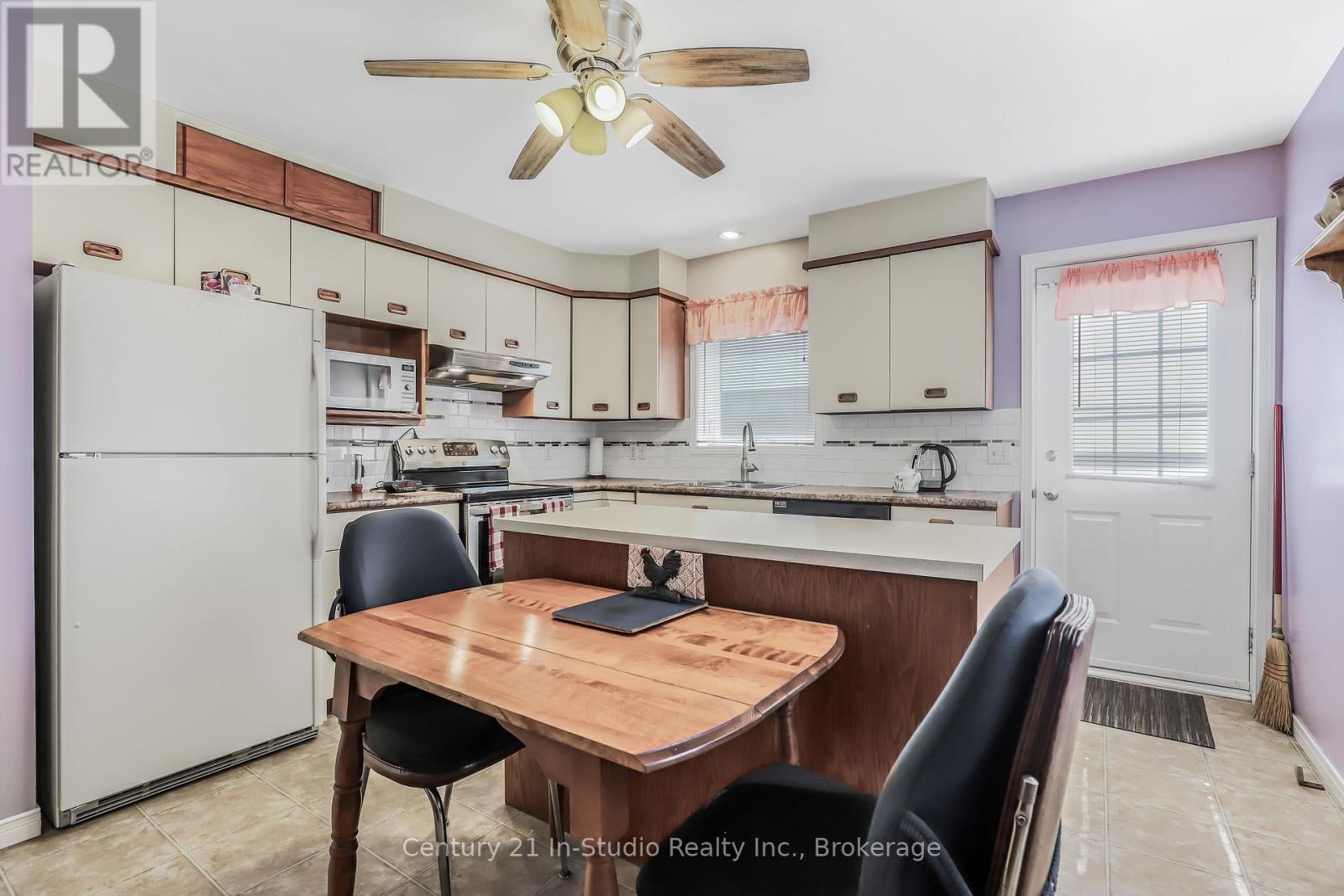 376 Parkwood Drive, Saugeen Shores, Ontario N0H 2C2 - Photo 30 - X12351345