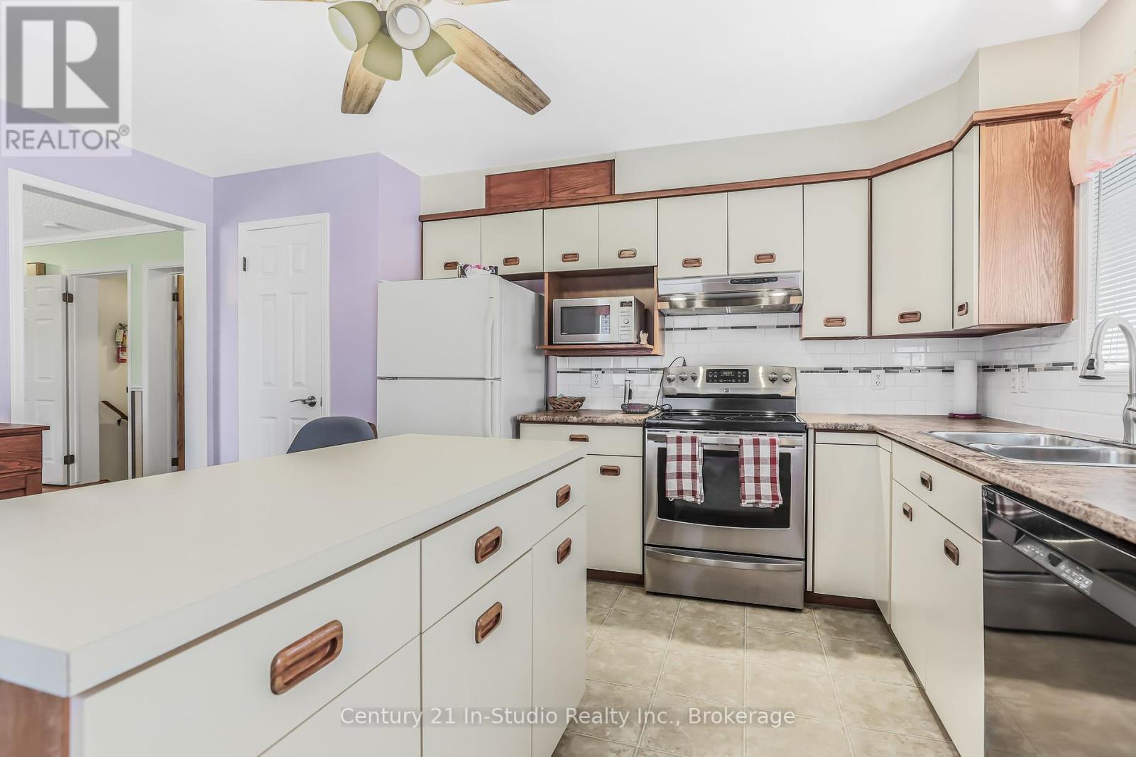 376 Parkwood Drive, Saugeen Shores, Ontario N0H 2C2 - Photo 31 - X12351345