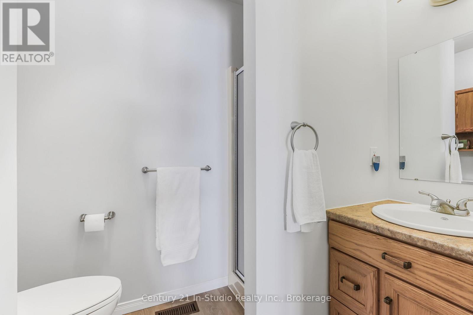 376 Parkwood Drive, Saugeen Shores, Ontario N0H 2C2 - Photo 38 - X12351345