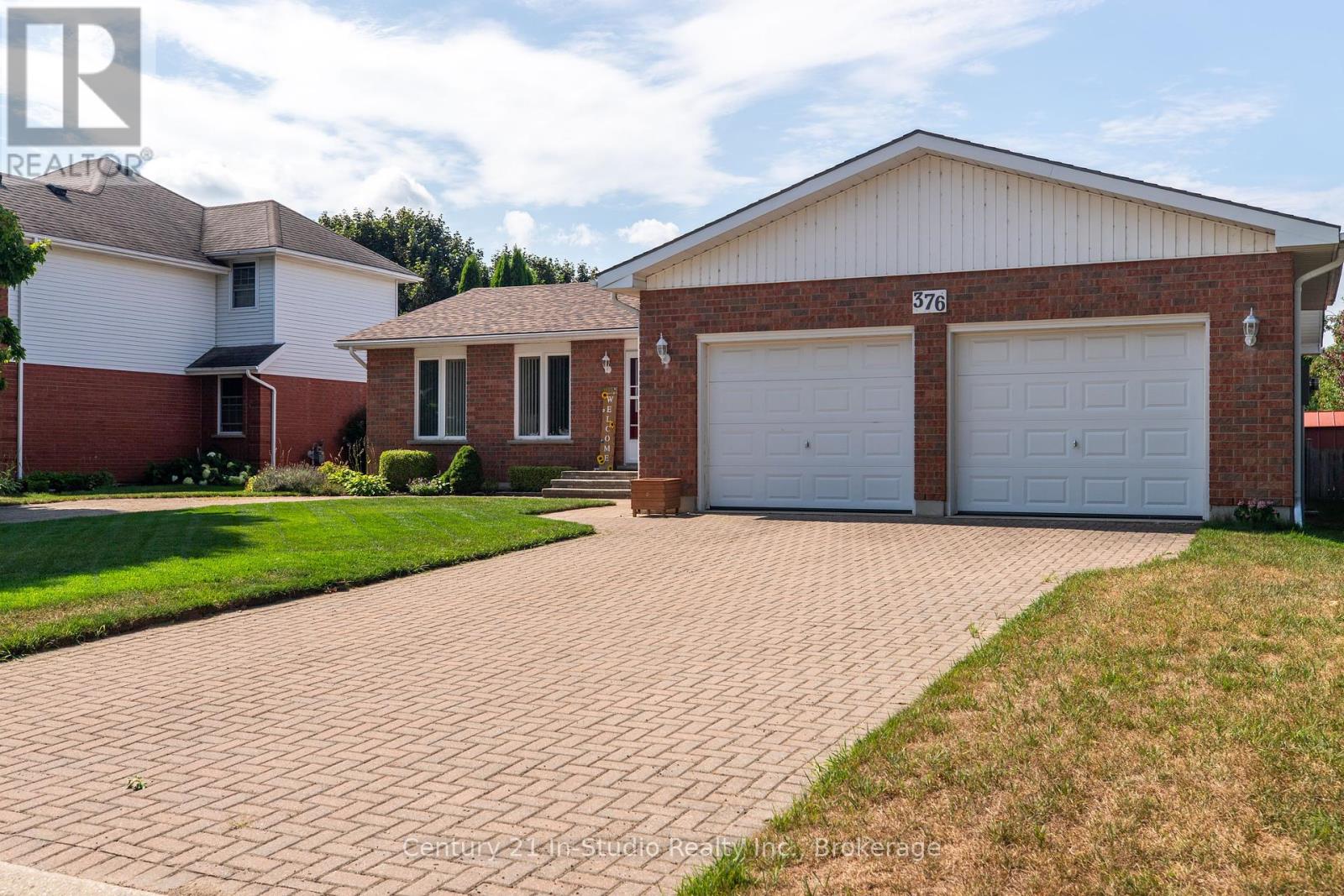 376 Parkwood Drive, Saugeen Shores, Ontario N0H 2C2 - Photo 4 - X12351345