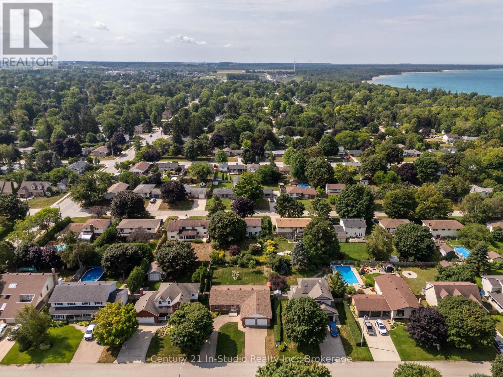 376 Parkwood Drive, Saugeen Shores, Ontario N0H 2C2 - Photo 6 - X12351345