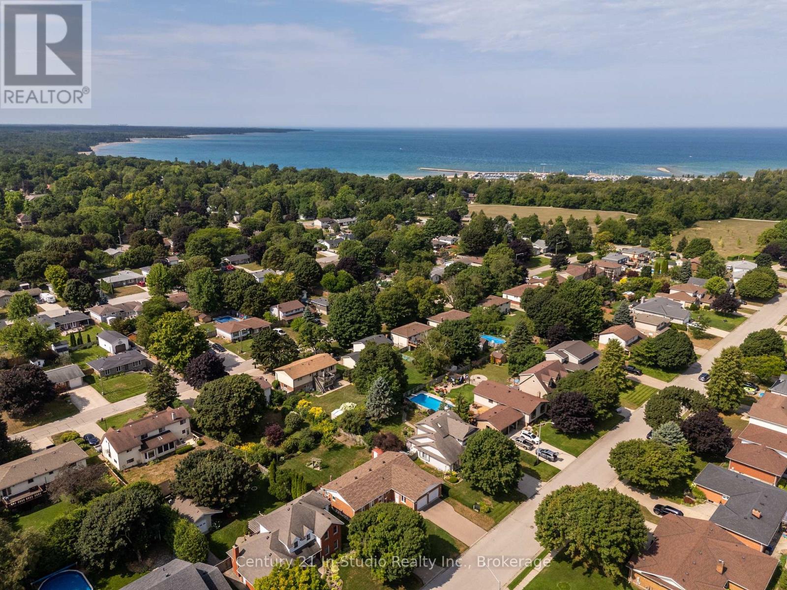 376 Parkwood Drive, Saugeen Shores, Ontario N0H 2C2 - Photo 7 - X12351345