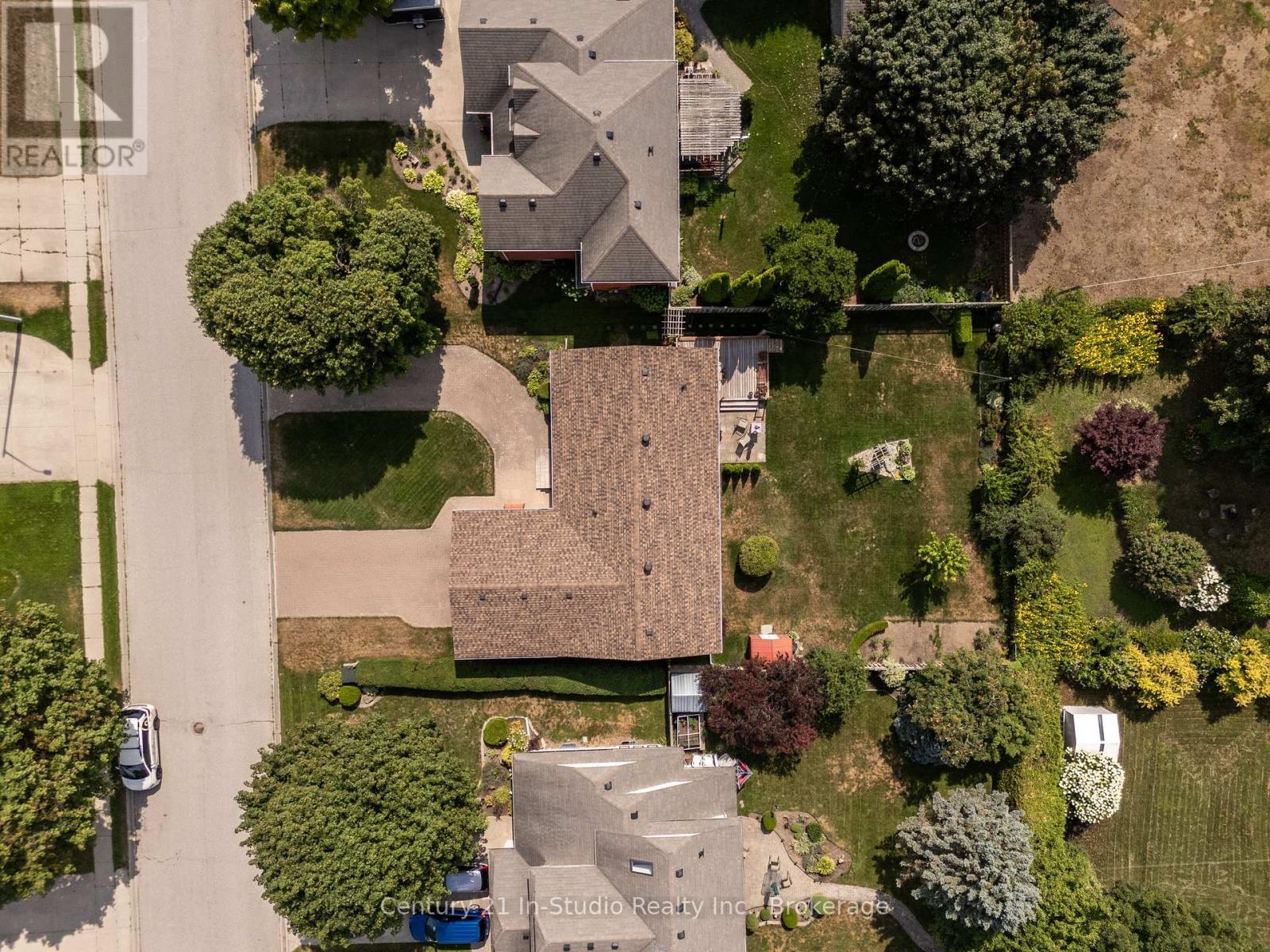 376 Parkwood Drive, Saugeen Shores, Ontario N0H 2C2 - Photo 9 - X12351345