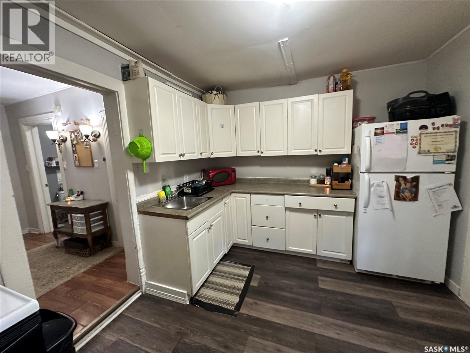 Property at 761 Athol STREET image 3