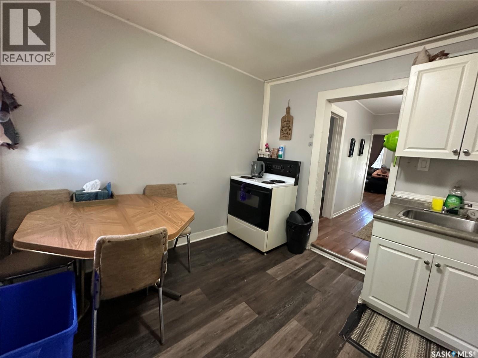 Property at 761 Athol STREET image 4