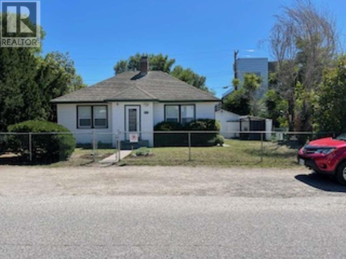 605 Wardlaw Avenue, Kelowna South, Kelowna  by McFadden Real Estate 605 Wardlaw Avenue, Kelowna South, Kelowna