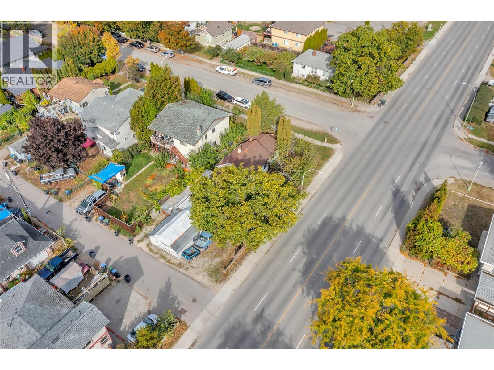 Property at 1099 Stockwell Avenue image 4