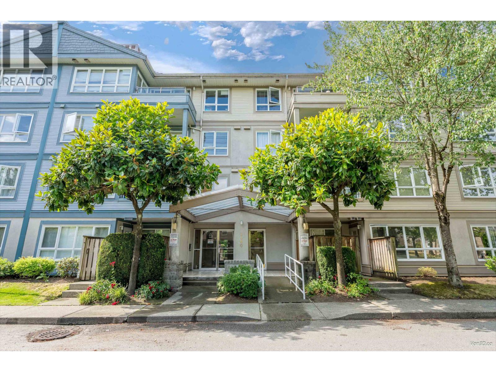 Property at 102 3480 YARDLEY AVENUE image 2