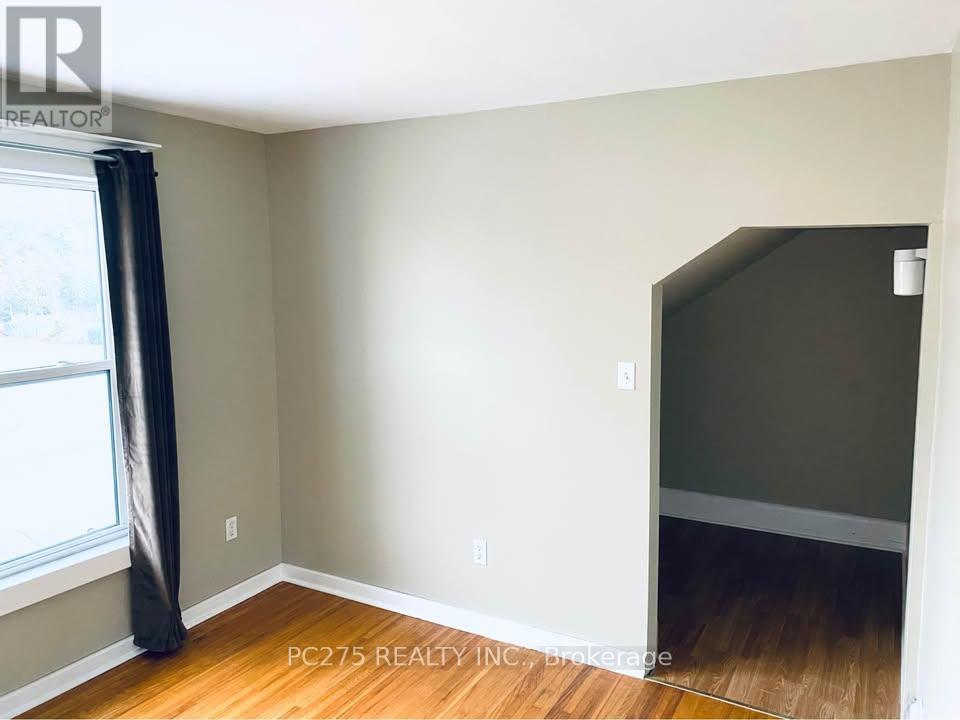 43 Tillson Avenue, Tillsonburg, Ontario  N4G 2Z9 - Photo 12 - X12351411