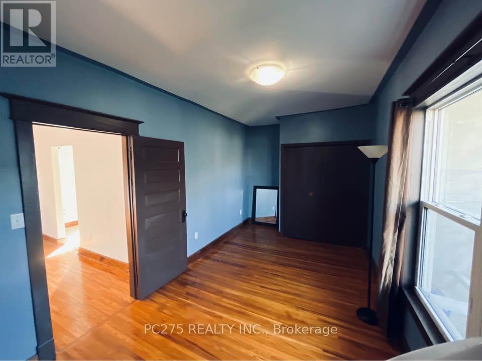 43 Tillson Avenue, Tillsonburg, Ontario  N4G 2Z9 - Photo 4 - X12351411