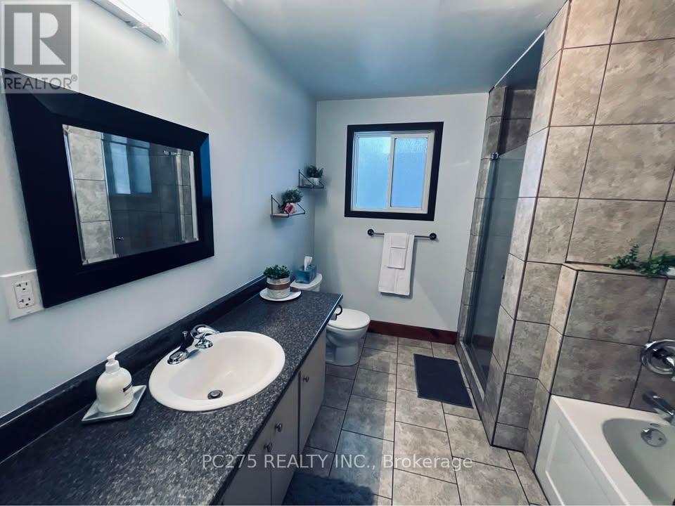 43 Tillson Avenue, Tillsonburg, Ontario  N4G 2Z9 - Photo 7 - X12351411