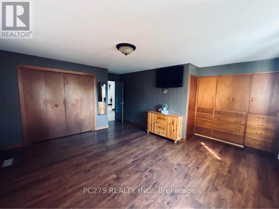 43 Tillson Avenue, Tillsonburg, Ontario  N4G 2Z9 - Photo 8 - X12351411