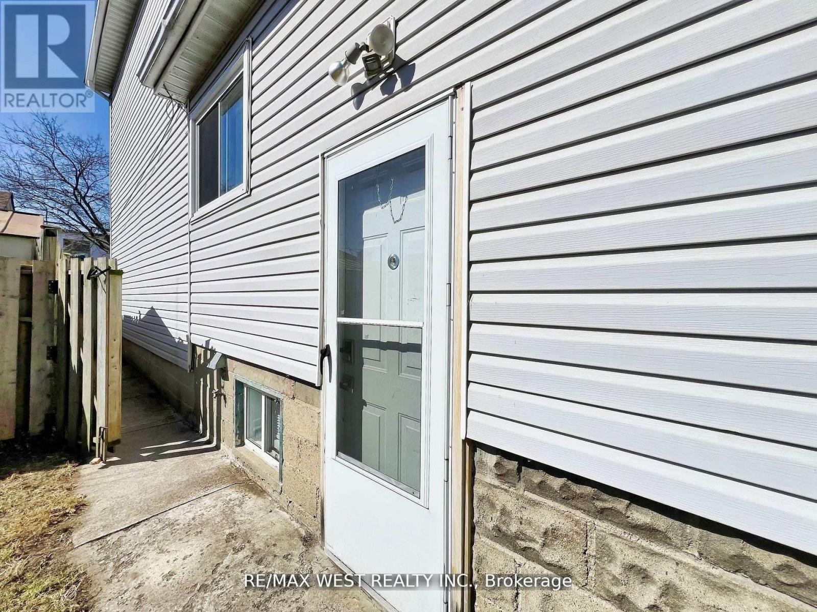 56 Forty First Street, Toronto, Ontario  M8W 3N6 - Photo 22 - W12351312