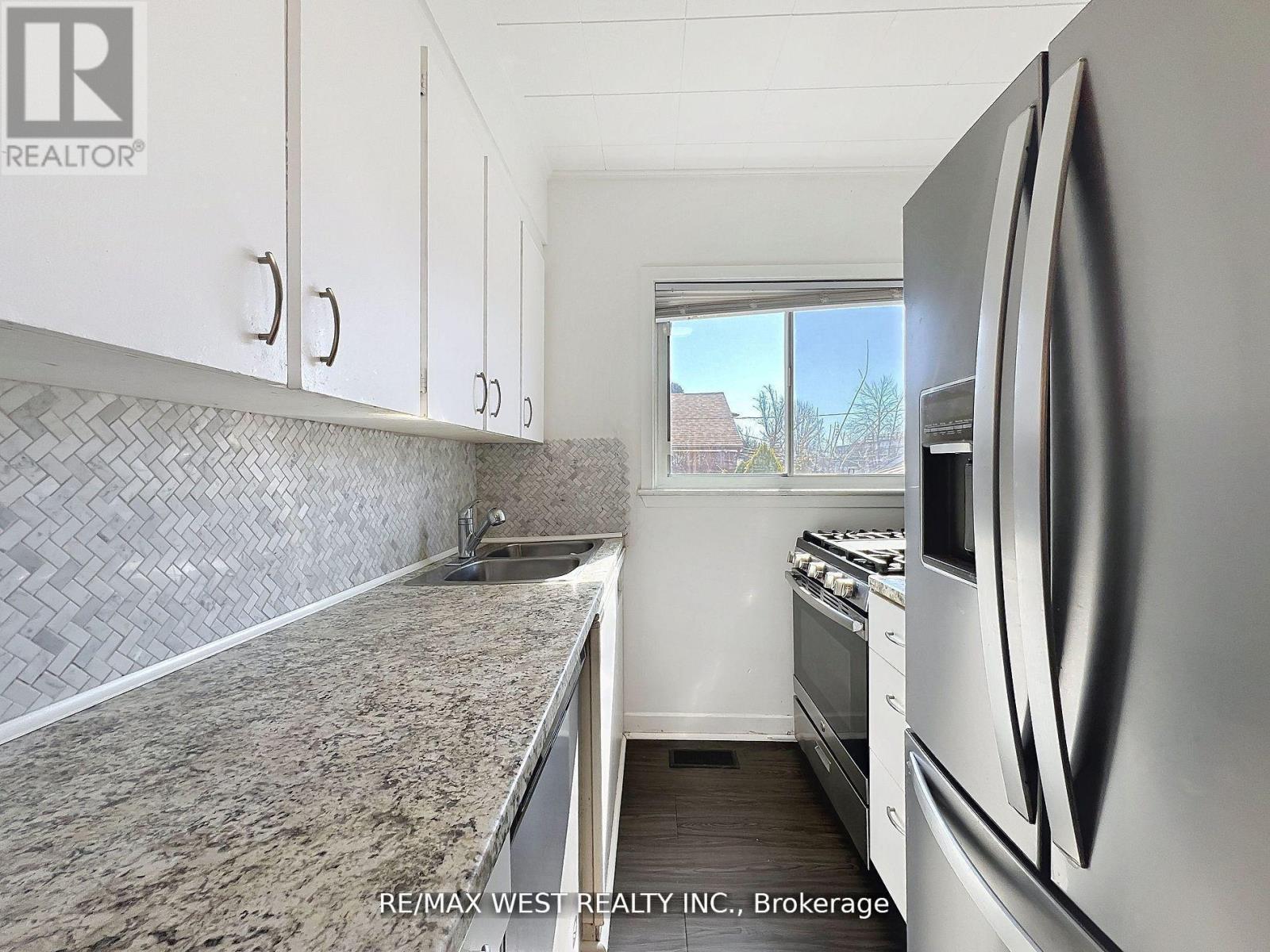 56 Forty First Street, Toronto, Ontario  M8W 3N6 - Photo 6 - W12351312