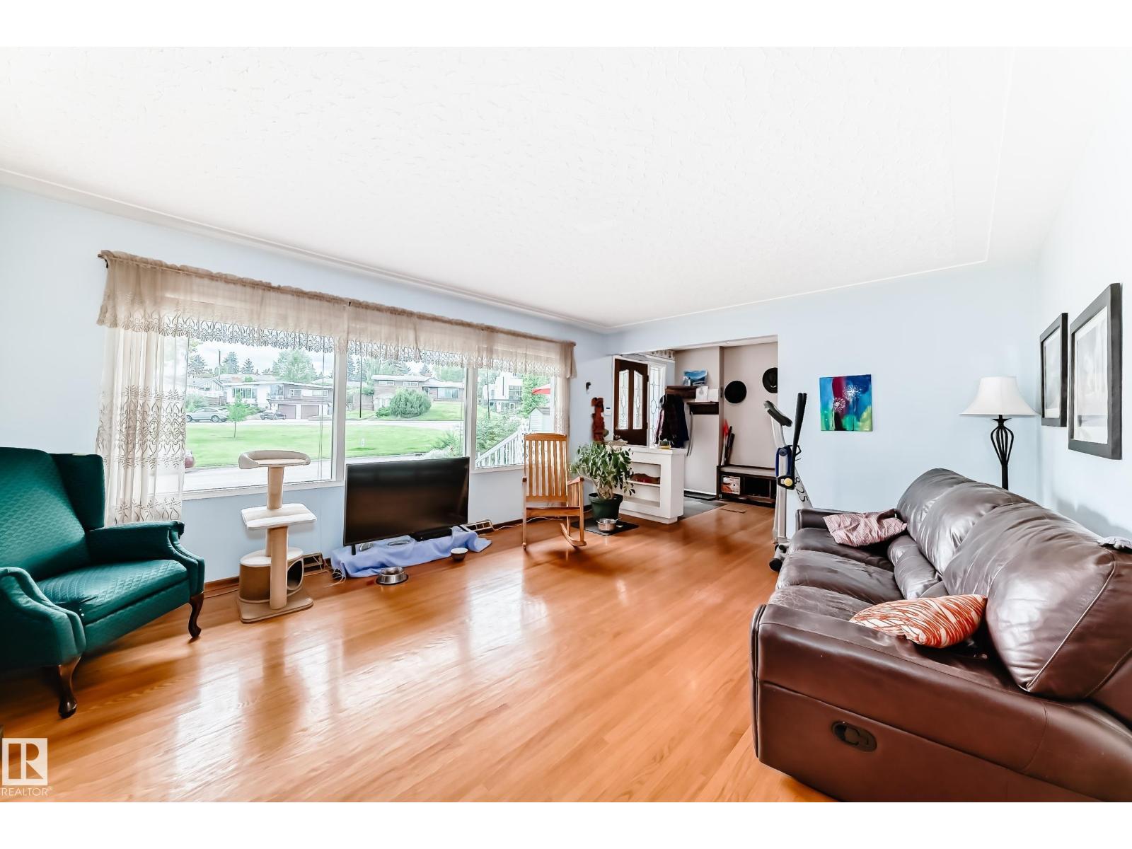 Property at 6504 109B AV NW NW image 4