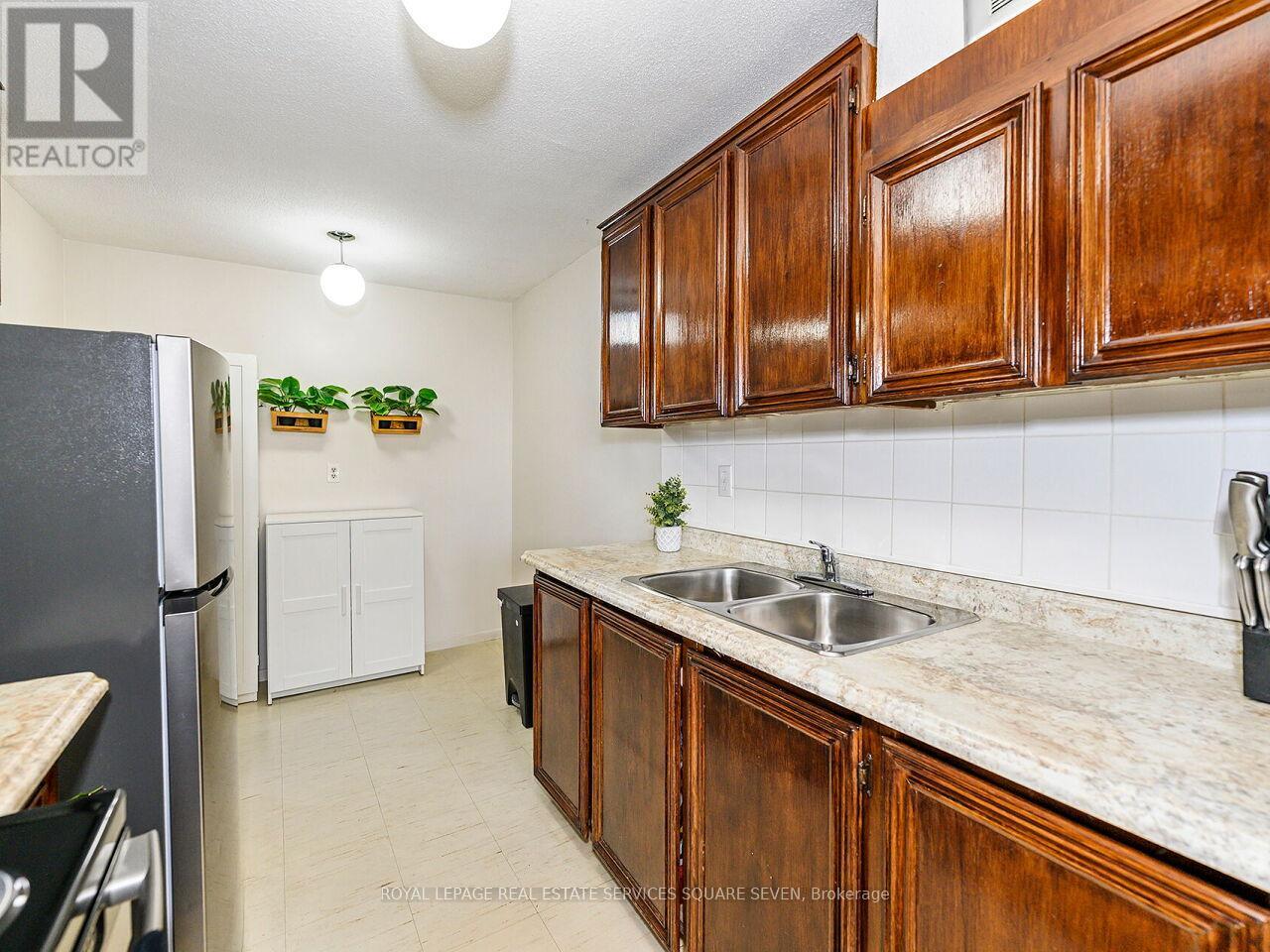 1109 - 3120 Kirwin Avenue, Mississauga, Ontario  L5A 3R2 - Photo 12 - W12351233