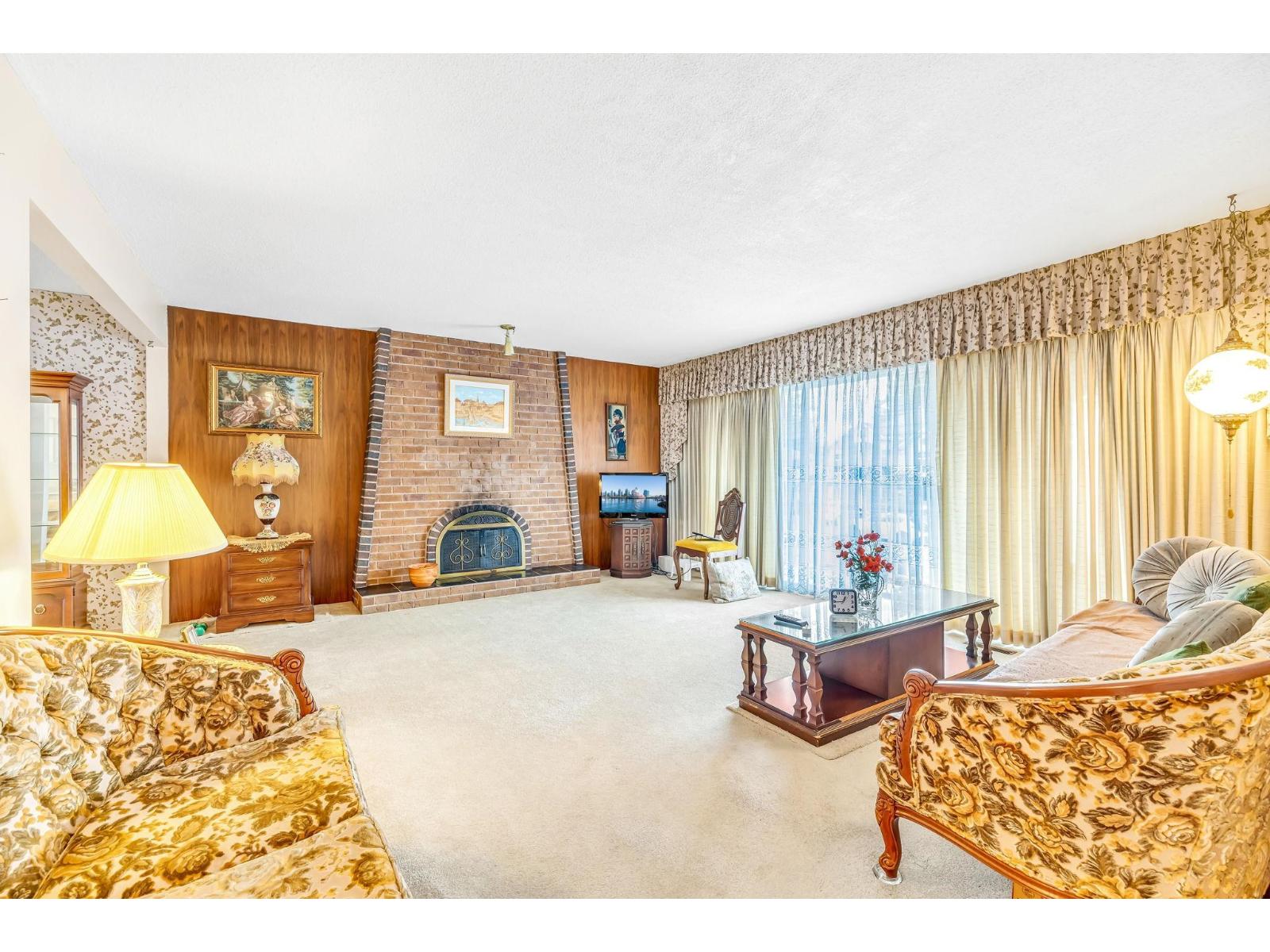Property at 13886 78 AVENUE image 3
