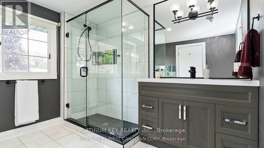 741 Glover Crescent, Strathroy-Caradoc, Ontario  N0L 1W0 - Photo 18 - X12351442