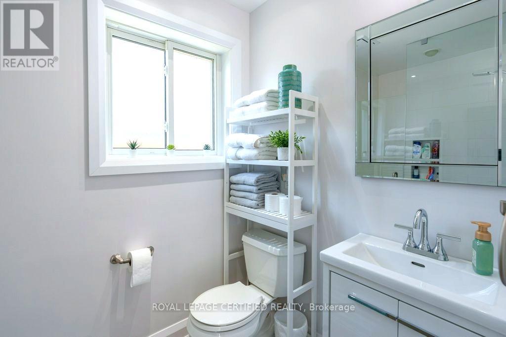 72 Ferndale Crescent, Brampton, Ontario  L6W 1E9 - Photo 10 - W12351359