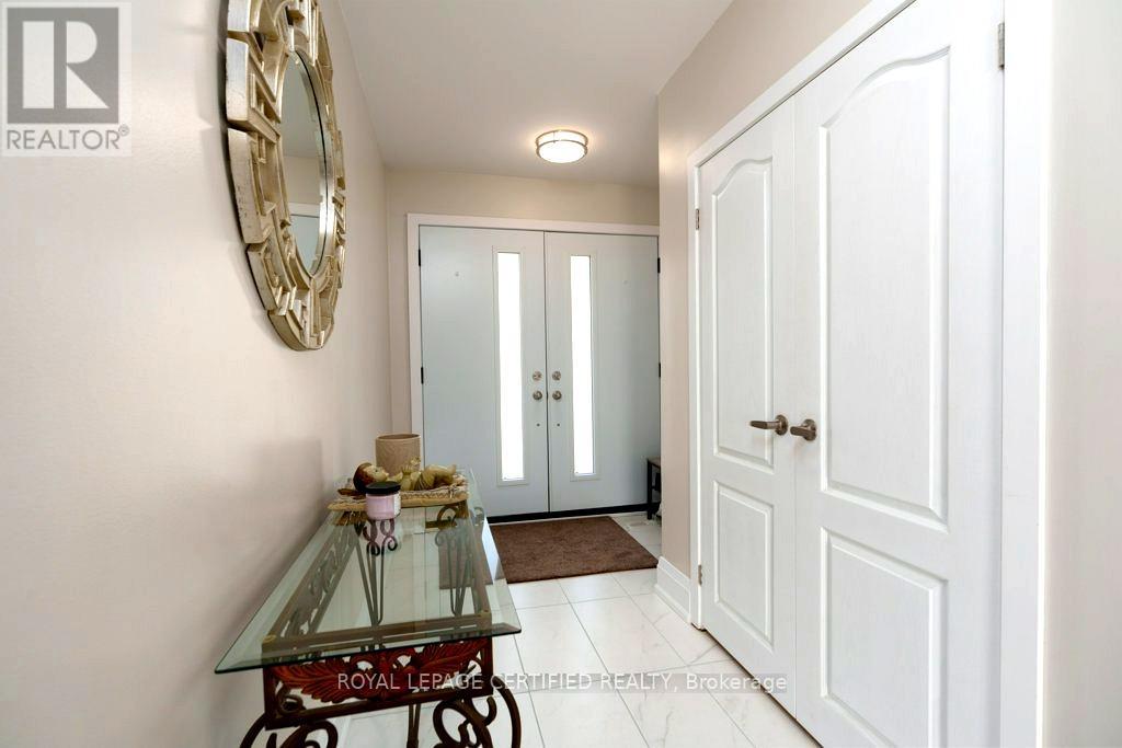72 Ferndale Crescent, Brampton, Ontario  L6W 1E9 - Photo 6 - W12351359