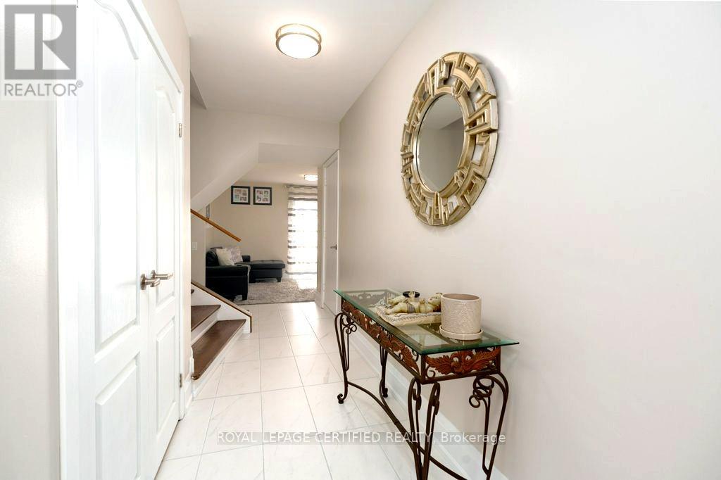 72 Ferndale Crescent, Brampton, Ontario  L6W 1E9 - Photo 7 - W12351359