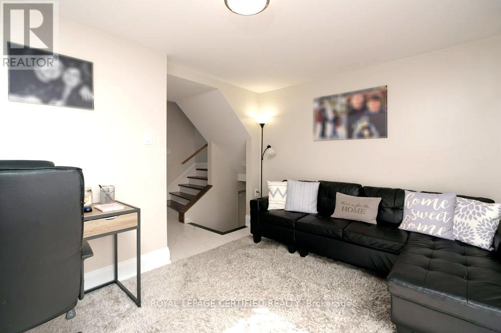 72 Ferndale Crescent, Brampton, Ontario  L6W 1E9 - Photo 8 - W12351359
