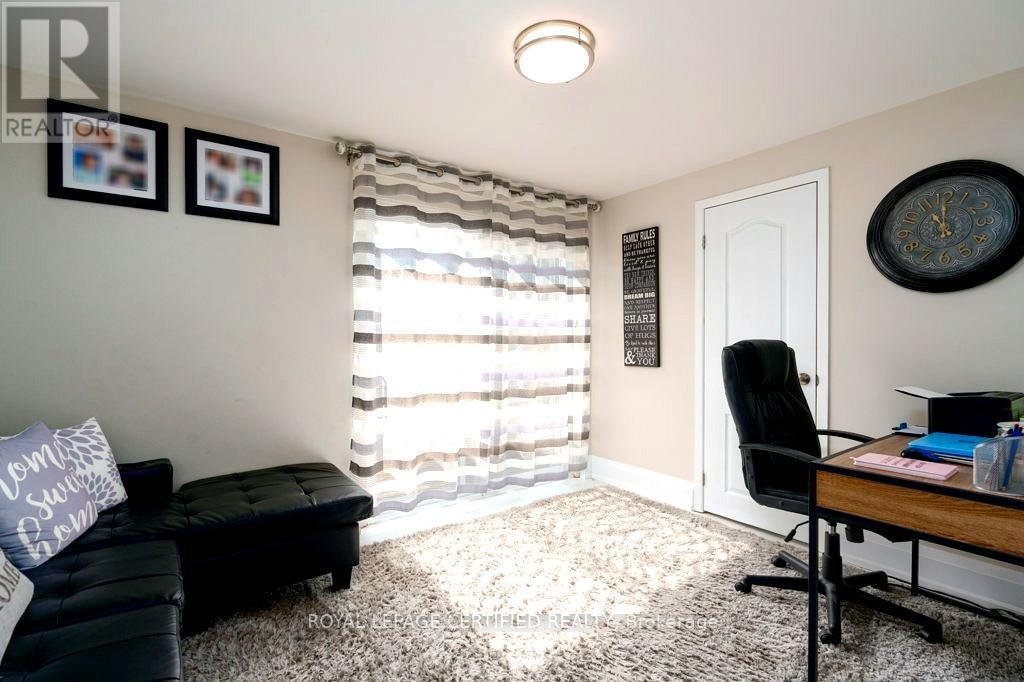 72 Ferndale Crescent, Brampton, Ontario  L6W 1E9 - Photo 9 - W12351359