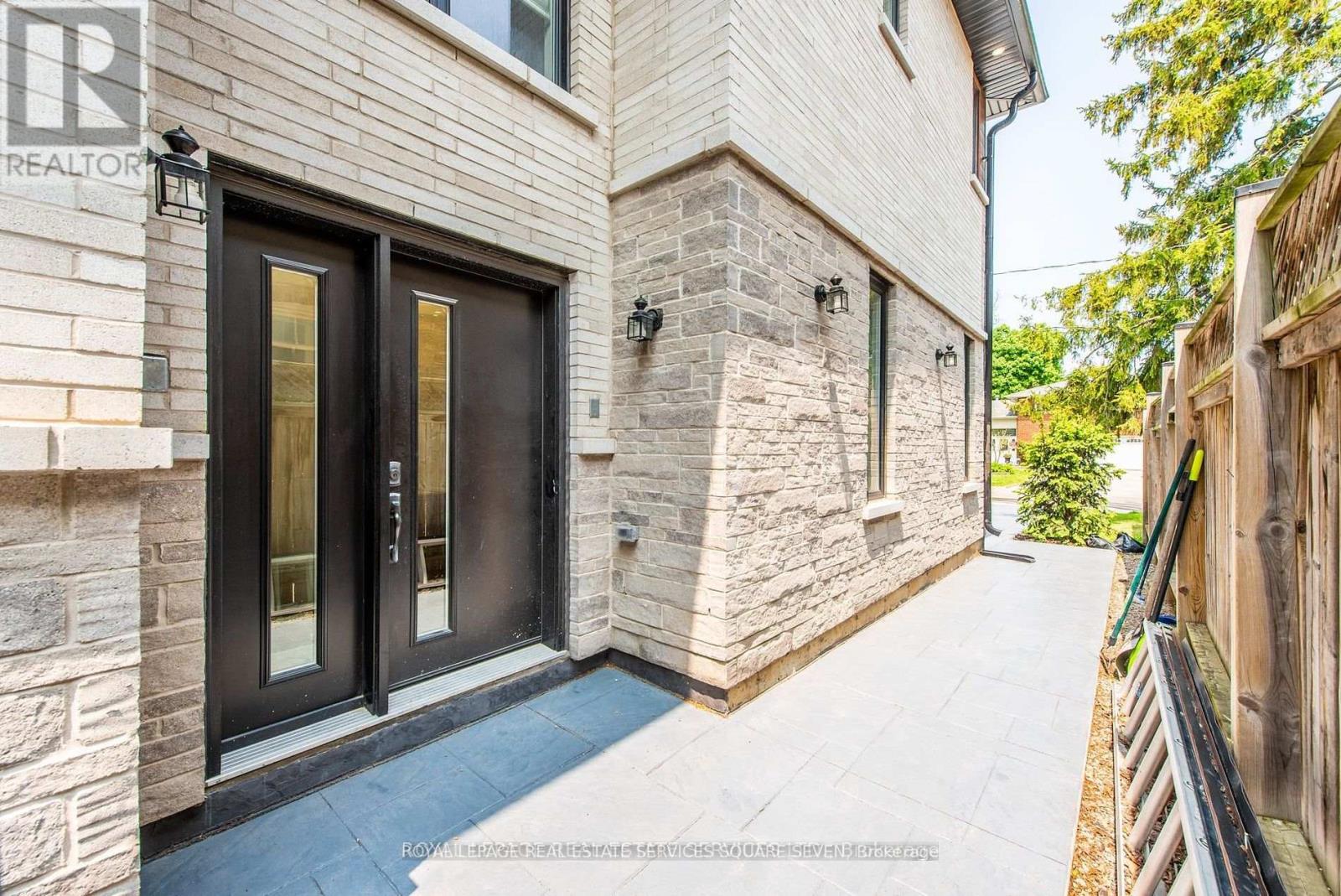 1204 Argreen Road, Mississauga, Ontario  L5G 3J3 - Photo 37 - W12351365