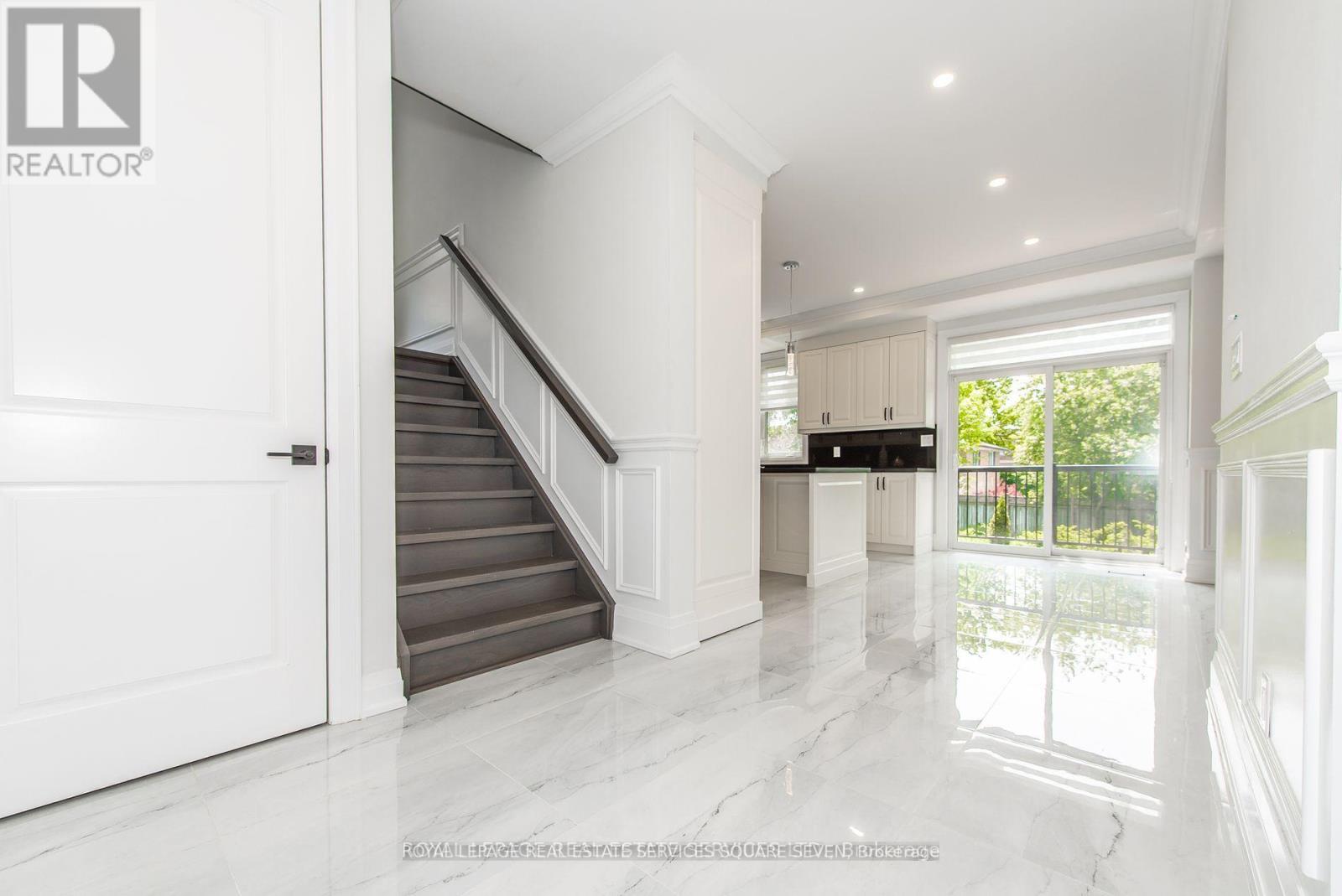1204 Argreen Road, Mississauga, Ontario  L5G 3J3 - Photo 6 - W12351365