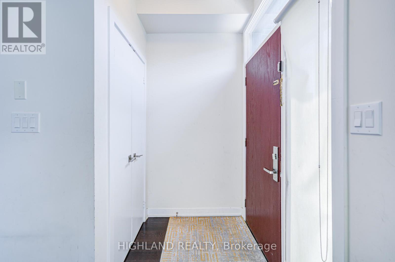 7 - 4030 Parkside Village Drive, Mississauga (City Centre), Ontario  L5B 0K2 - Photo 3 - W12351381