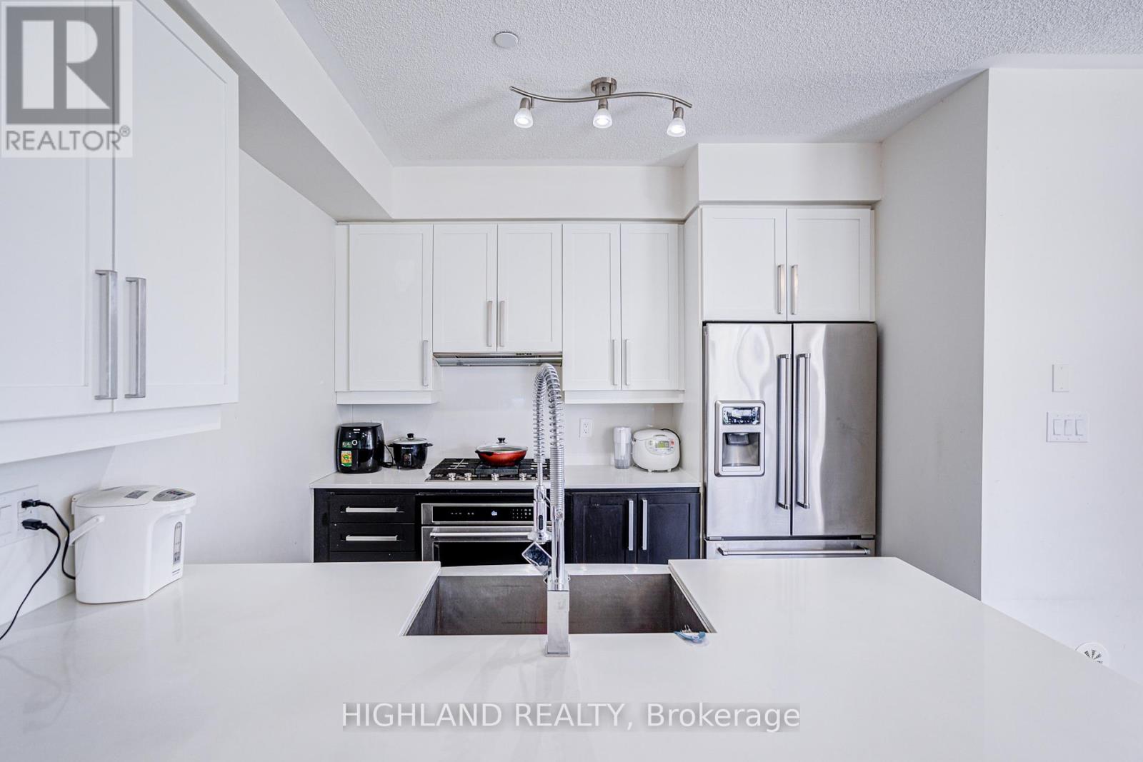 7 - 4030 Parkside Village Drive, Mississauga (City Centre), Ontario  L5B 0K2 - Photo 6 - W12351381