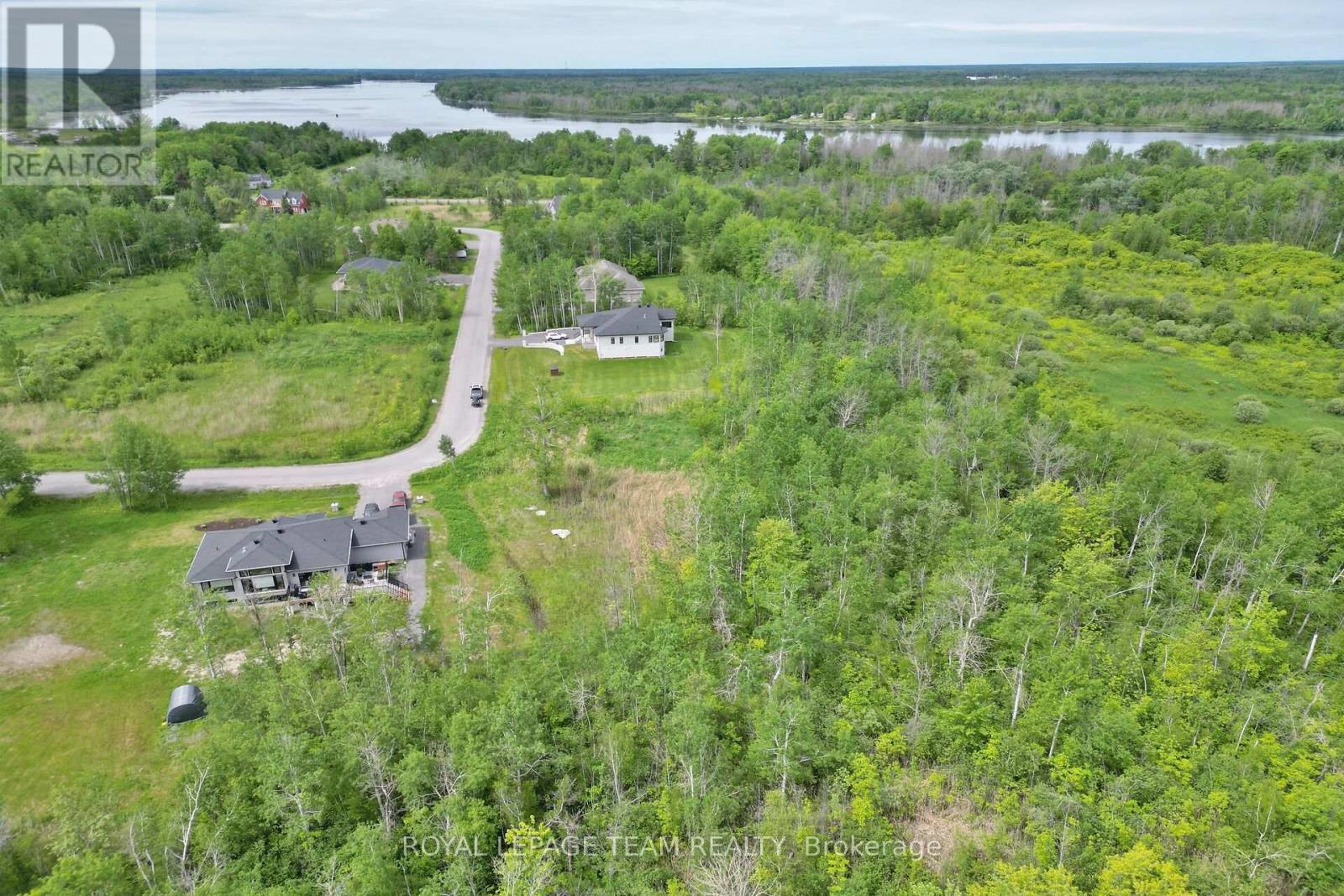 17 Rideau Crossing Crescent, North Grenville, Ontario  K0G 1J0 - Photo 24 - X12351431