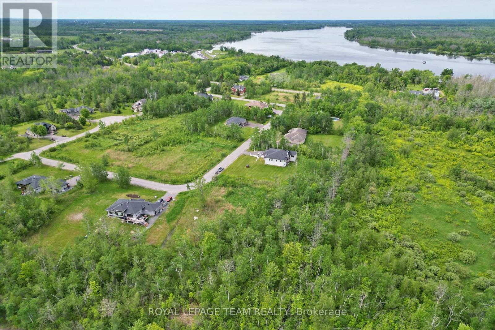 17 Rideau Crossing Crescent, North Grenville, Ontario  K0G 1J0 - Photo 5 - X12351431