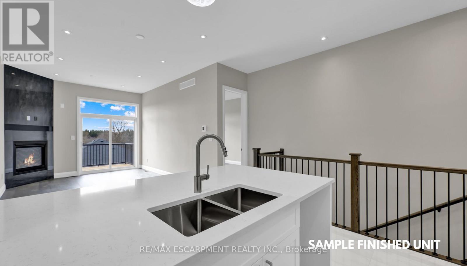 924 Garden Court Crescent, Woodstock (Woodstock - North), Ontario  N4T 0A3 - Photo 6 - X12351349