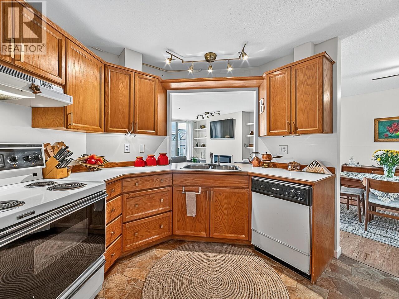 402 68 Richmond Street, New Westminster, British Columbia  V3L 5S2 - Photo 4 - R3038176
