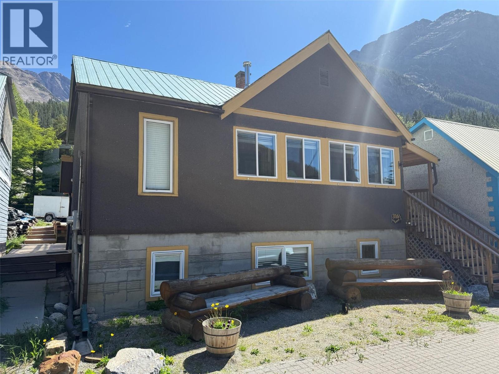 316 Stephen Avenue, Field, British Columbia  V0A 1G0 - Photo 2 - 10332546