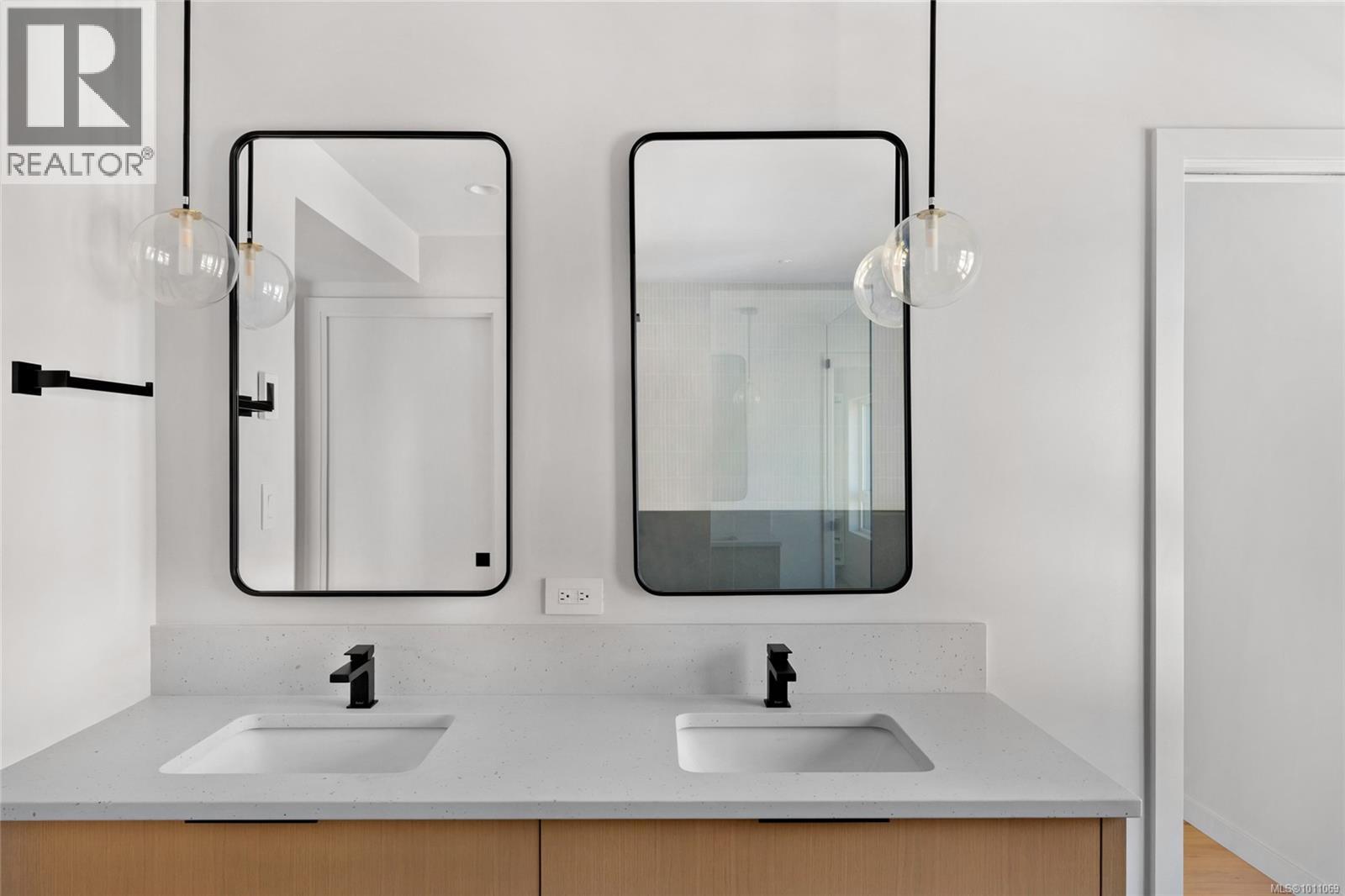 1968 Kings Rd, Saanich, British Columbia  V8R 2P5 - Photo 19 - 1011069