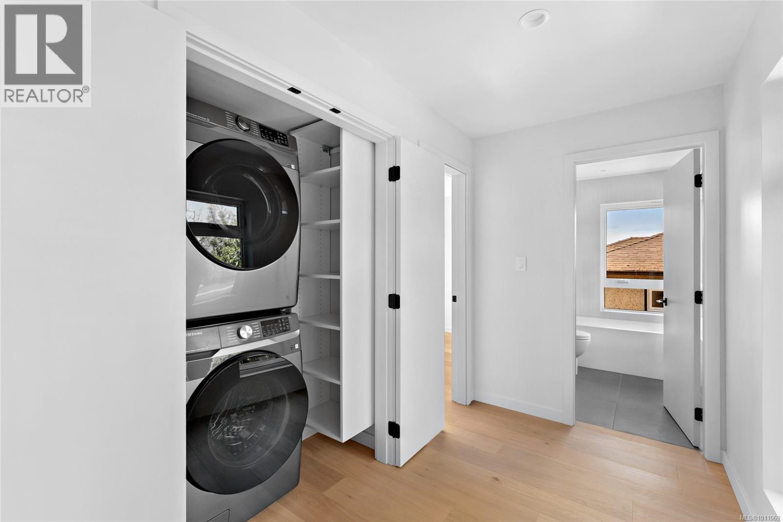 1968 Kings Rd, Saanich, British Columbia  V8R 2P5 - Photo 24 - 1011069