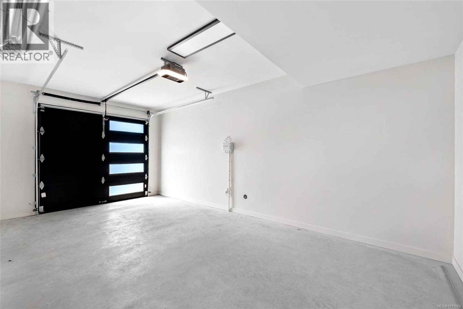 1968 Kings Rd, Saanich, British Columbia  V8R 2P5 - Photo 26 - 1011069