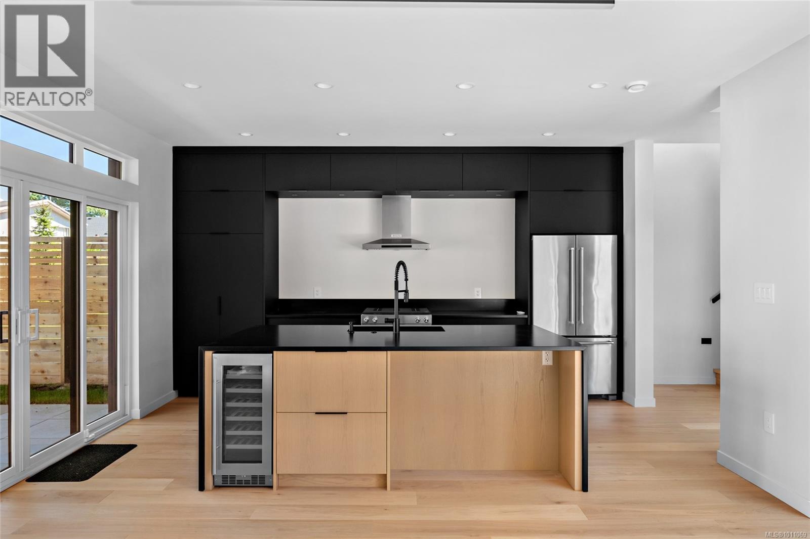 1968 Kings Rd, Saanich, British Columbia  V8R 2P5 - Photo 6 - 1011069