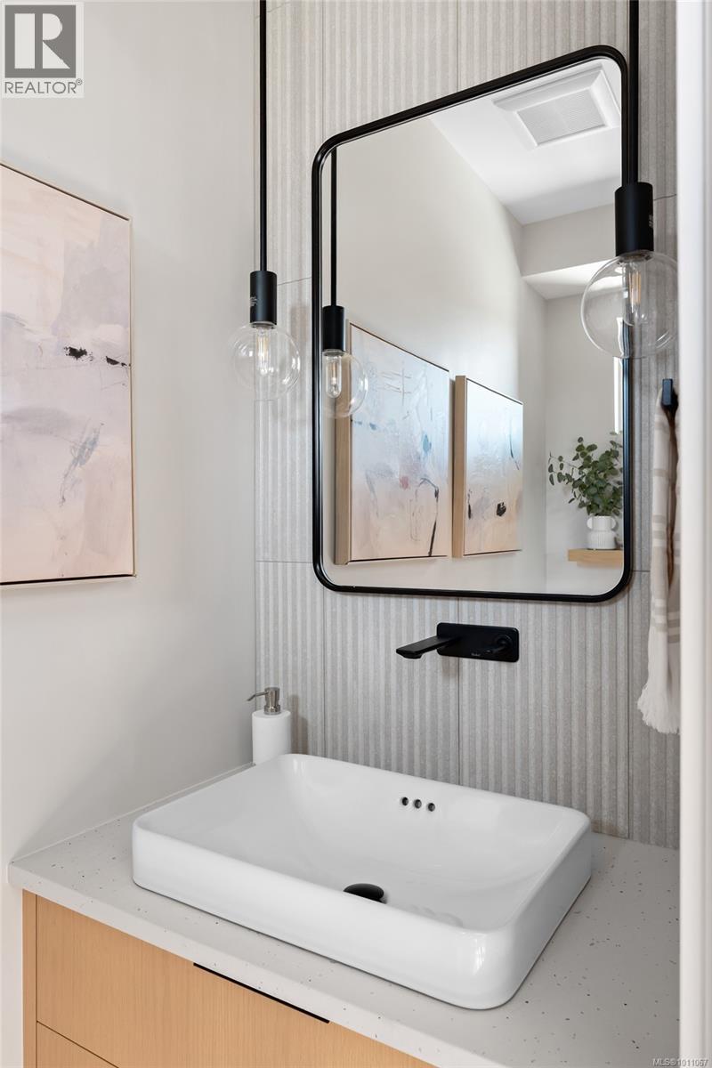 1970 Kings Rd, Saanich, British Columbia  V8R 2P5 - Photo 14 - 1011067