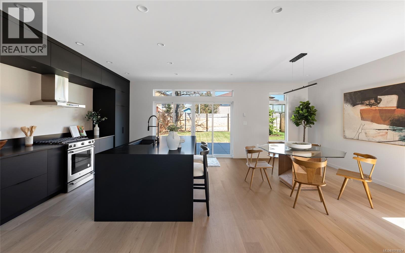 1970 Kings Rd, Saanich, British Columbia  V8R 2P5 - Photo 15 - 1011067