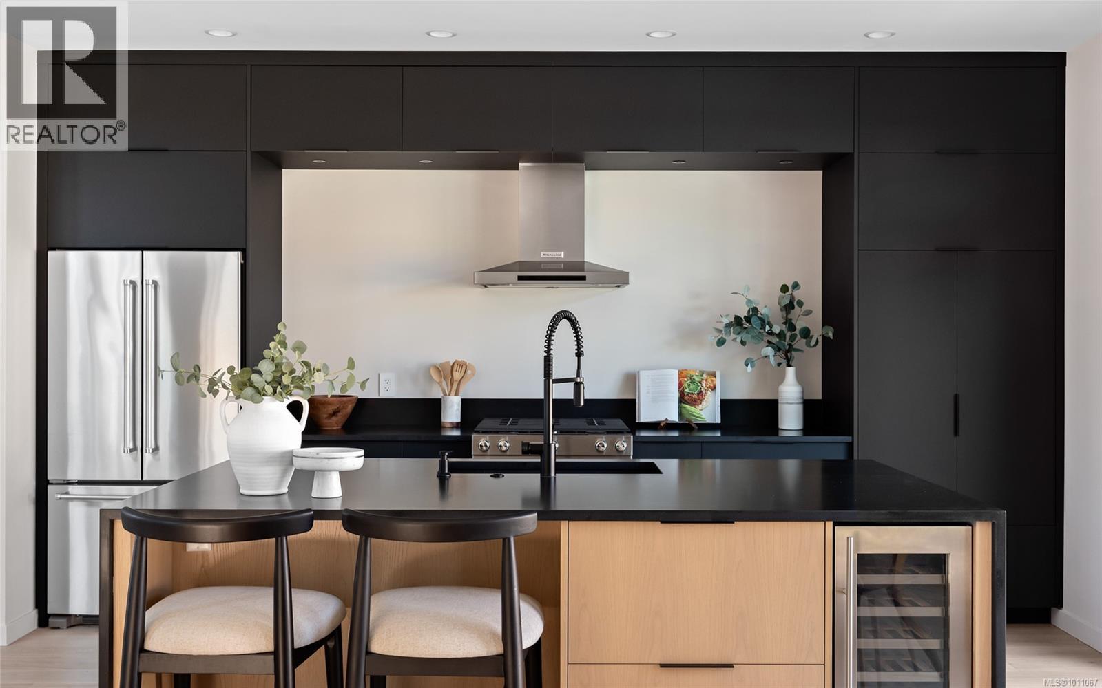 1970 Kings Rd, Saanich, British Columbia  V8R 2P5 - Photo 17 - 1011067