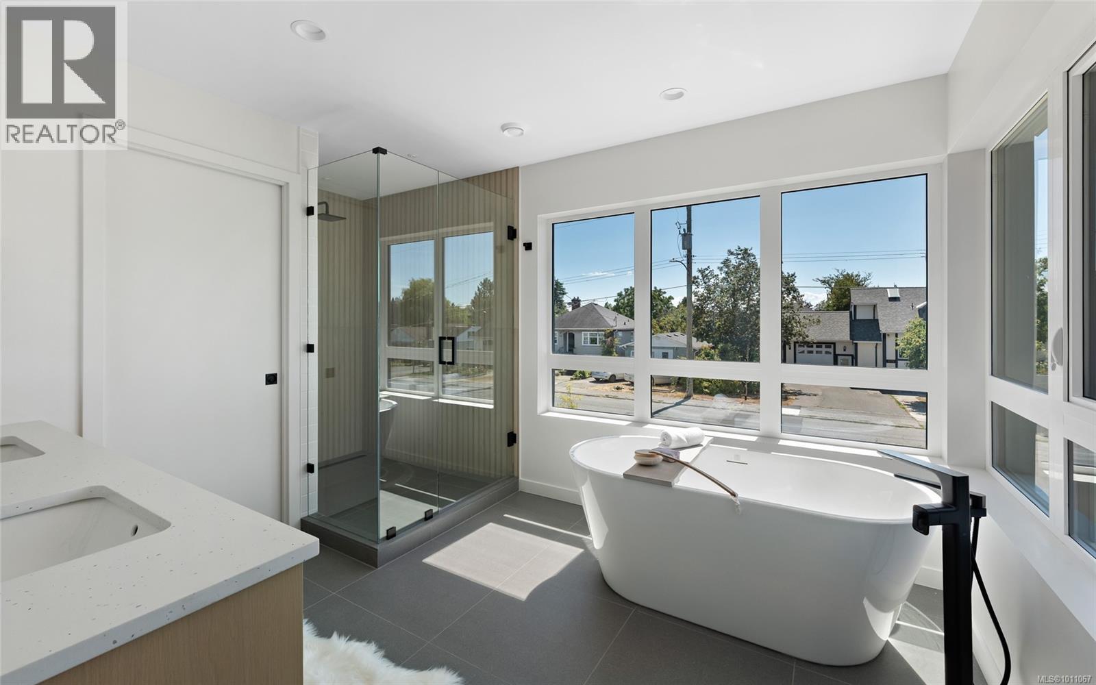 1970 Kings Rd, Saanich, British Columbia  V8R 2P5 - Photo 27 - 1011067