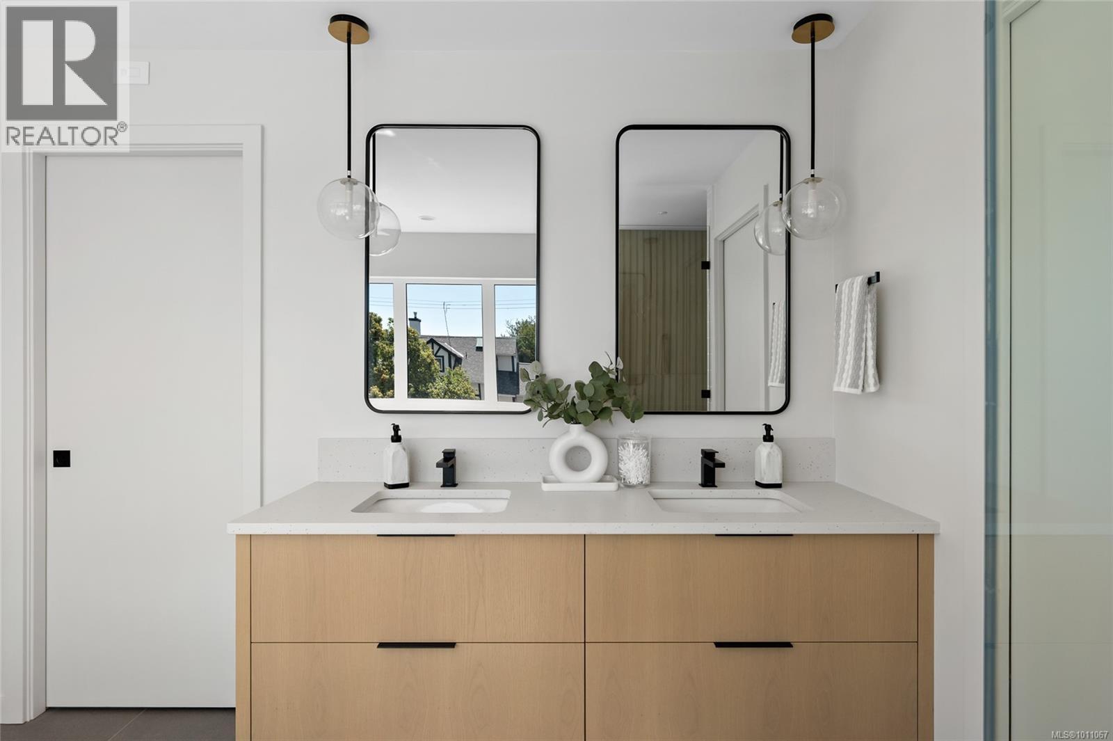 1970 Kings Rd, Saanich, British Columbia  V8R 2P5 - Photo 28 - 1011067