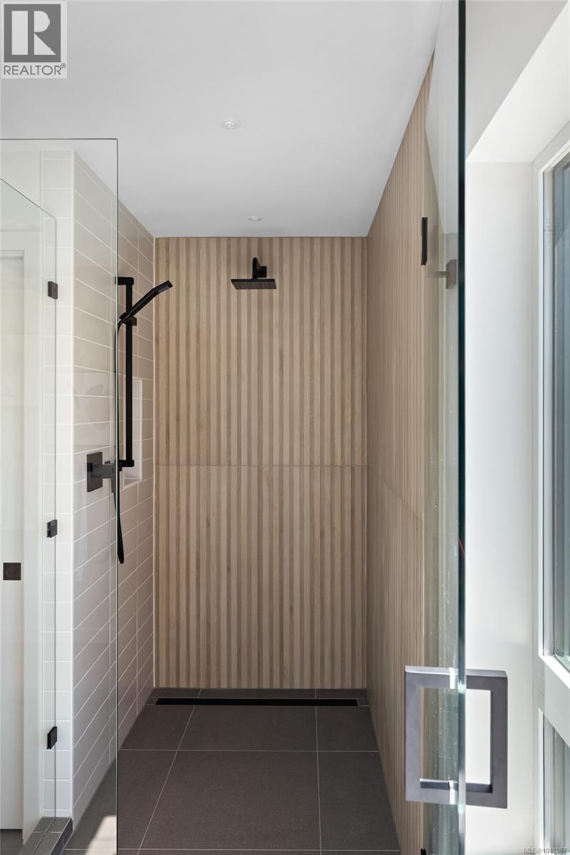 1970 Kings Rd, Saanich, British Columbia  V8R 2P5 - Photo 29 - 1011067