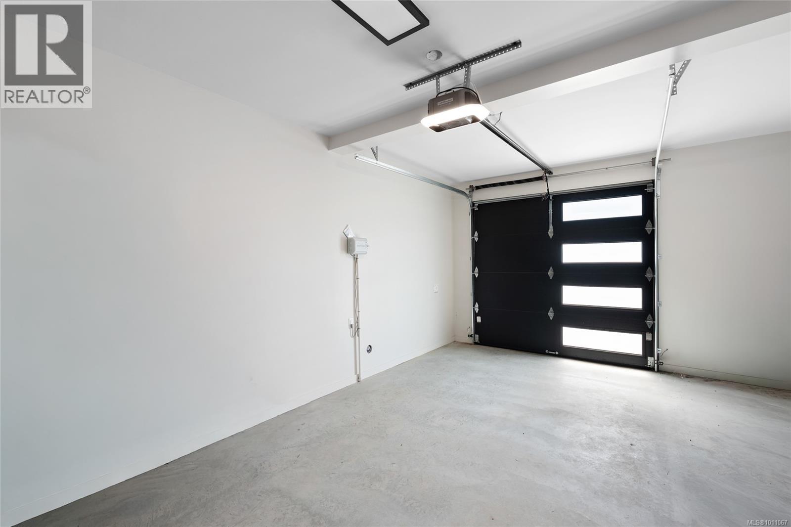 1970 Kings Rd, Saanich, British Columbia  V8R 2P5 - Photo 35 - 1011067