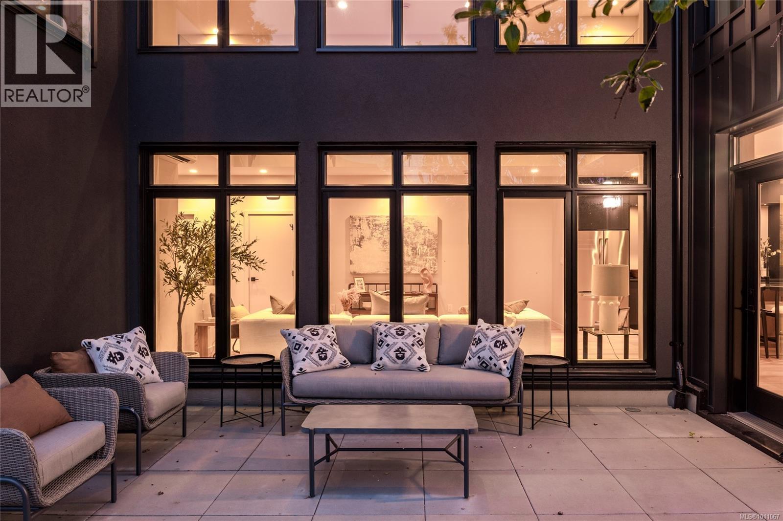 1970 Kings Rd, Saanich, British Columbia  V8R 2P5 - Photo 36 - 1011067